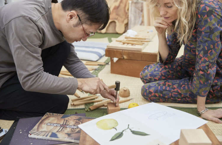12 Carole Baijings and Akihiko Maeda working in Osaka on Wooden Narratives
